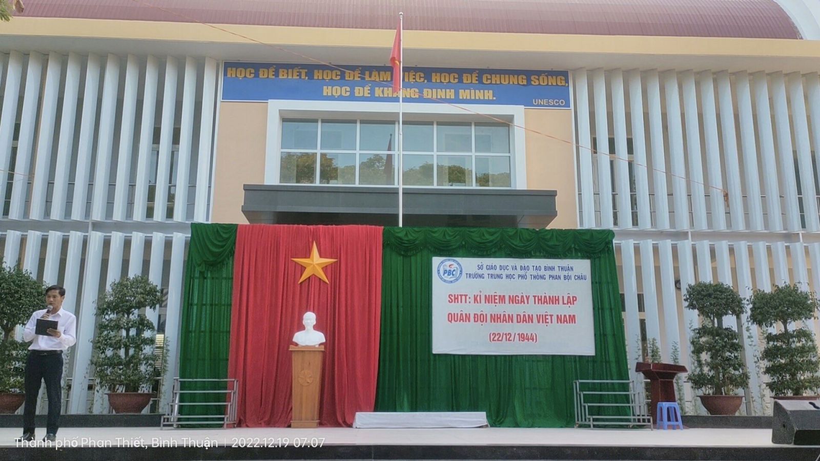 Sinh hoạt chào cờ tuần 16 "Kỉ niệm ngày thành lập Quân đội nhân dân Việt Nam 22/12/1944"